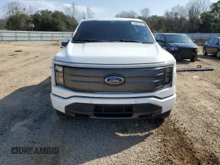 2022 Ford F-150 Lightning Pro z VIN 1FT6W1EV6NWG01209, wystawiony jako Copart lot #45301935 z przebiegiem 25 141 mil mil oraz Szkody całkowita. Historia ofert i sprzedaży dostępna na DreamBid. Obrazek 5.