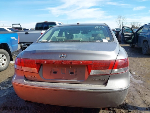 2008 Hyundai Azera Limited with VIN KMHFC46F28A282406, listed as a IAAI auction lot 41644061 with 1 mi miles. Bid and sale history available at carsss.com. Image 15.