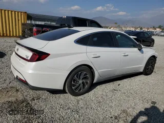 2021 Hyundai Sonata Hybrid Blue with VIN KMHL24JJ8MA035371, listed as a Copart auction lot 67689393 with 61,447 mi miles. Bid and sale history available at carsss.com. Image 3.