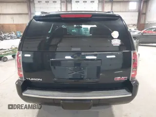 2013 GMC Yukon Denali with VIN 1GKS2EEF0DR105804, listed as a IAAI auction lot 42028402 with 121,054 mi miles. Bid and sale history available at carsss.com. Image 16.