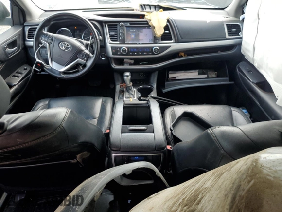 2015 Toyota Highlander XLE z VIN 5TDJKRFH4FS121555, wystawiony jako Copart lot #49957815 z przebiegiem 159 268 mil mil oraz Szkoda całkowita • Salvage title. Historia ofert i sprzedaży dostępna na DreamBid. Obrazek 8.