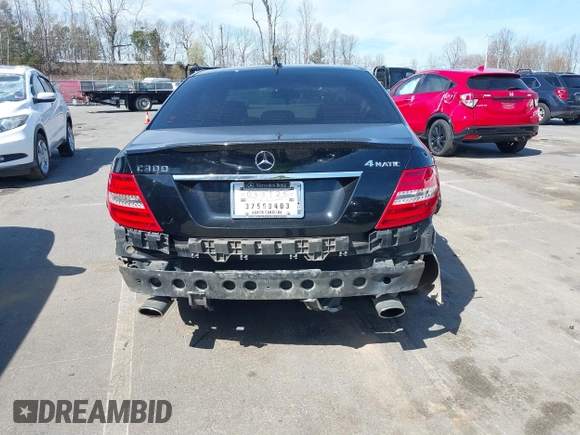 2013 Mercedes-Benz C 300 Sport z VIN WDDGF8AB1DR262578, wystawiony jako IAAI lot #41828966 z przebiegiem 176 190 mil mil oraz . Historia ofert i sprzedaży dostępna na DreamBid. Obrazek 17.