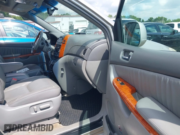 2009 Toyota Sienna XLE z VIN 5TDZK22C89S271855, wystawiony jako IAAI lot #42752540 z przebiegiem 168 909 mil mil oraz . Historia ofert i sprzedaży dostępna na DreamBid. Obrazek 5.
