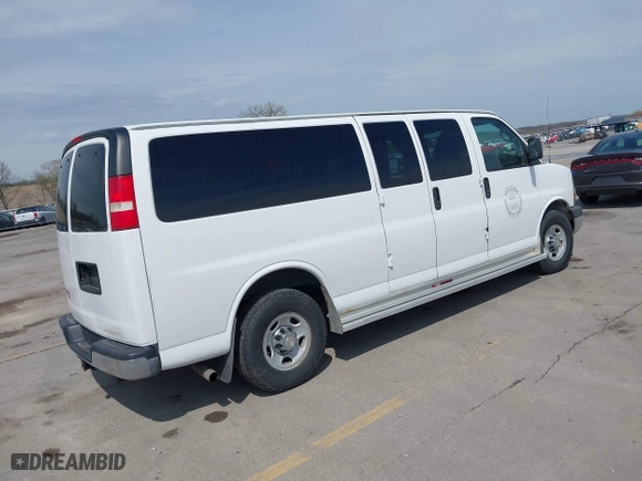 2013 Chevrolet Express Passenger 1LT with VIN 1GAZG1FA1D1191719, listed as a IAAI auction lot 42124977 with 92,228 mi miles. Bid and sale history available at carsss.com. Image 4.