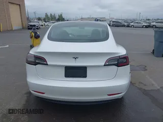 2023 Tesla Model 3 z VIN 5YJ3E1EA8PF437584, wystawiony jako IAAI lot #42112679 z przebiegiem 52 574 mil mil oraz . Historia ofert i sprzedaży dostępna na DreamBid. Obrazek 16.