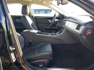 2019 Jaguar XF 25t Premium with VIN SAJBJ4FX5KCY78947, listed as a IAAI auction lot 41261473 with 68,891 mi miles. Bid and sale history available at carsss.com. Image 5.