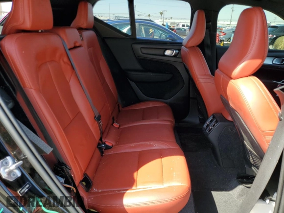 2019 Volvo XC40 Momentum z VIN YV4162UK3K2110085, wystawiony jako Copart lot #54075235 z przebiegiem 32 305 mil mil oraz Szkoda całkowita • Salvage title. Historia ofert i sprzedaży dostępna na DreamBid. Obrazek 11.