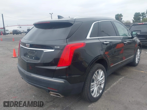 2019 Cadillac XT5 Premium Luxury FWD z VIN 1GYKNERS3KZ134635, wystawiony jako IAAI lot #41889843 z przebiegiem 56 044 mil mil oraz . Historia ofert i sprzedaży dostępna na DreamBid. Obrazek 4.