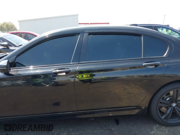 2017 BMW 7 Series 750i with VIN WBA7F0C37HGM22205, listed as a IAAI auction lot 40033800 with 70,581 mi miles. Bid and sale history available at carsss.com. Image 14.