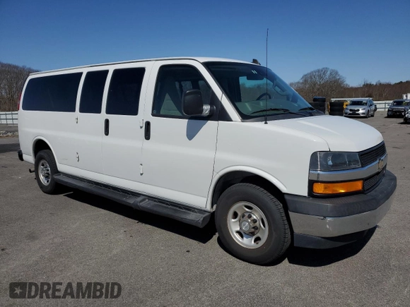 2020 Chevrolet Express Passenger LT with VIN 1GAZGPFG8L1176429, listed as a Copart auction lot 50260385 with 91,431 mi miles and Clean title. Bid and sale history available at DreamBid. Image 4.