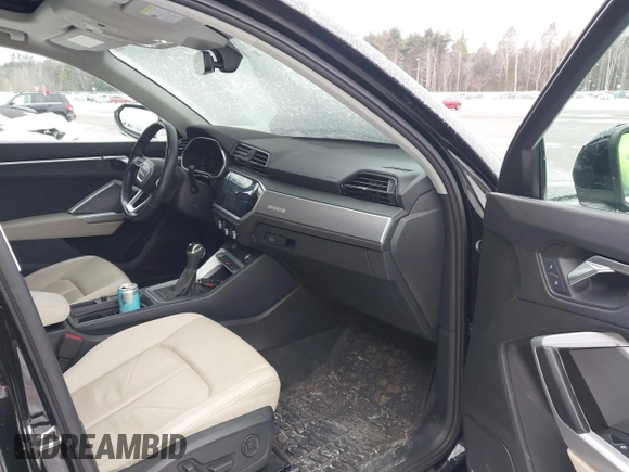 2020 Audi Q3 S line Prestige z VIN WA1FECF34L1043781, wystawiony jako IAAI lot #41500404 z przebiegiem 80 711 mil mil oraz . Historia ofert i sprzedaży dostępna na DreamBid. Obrazek 5.
