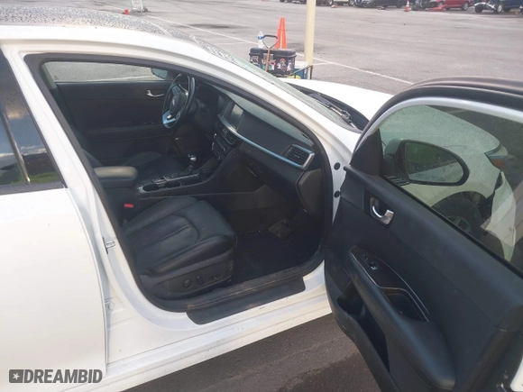 2019 Kia Optima EX with VIN 5XXGU4L14KG302388, listed as a IAAI auction lot 40636313 with 135,095 mi miles. Bid and sale history available at carsss.com. Image 5.
