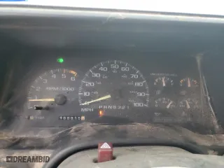 1996 GMC Suburban with VIN 1GDEC16R1TJ741423, listed as a Copart auction lot 83225074 with 488,815 mi miles and Salvage Title. Bid and sale history available at carsss.com. Image 9.