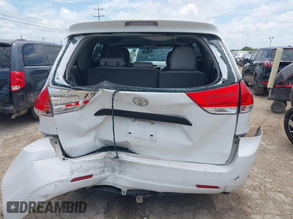 2013 Toyota Sienna L z VIN 5TDZK3DC2DS292129, wystawiony jako IAAI lot #42435143 z przebiegiem 170 767 mil mil oraz . Historia ofert i sprzedaży dostępna na DreamBid. Obrazek 16.