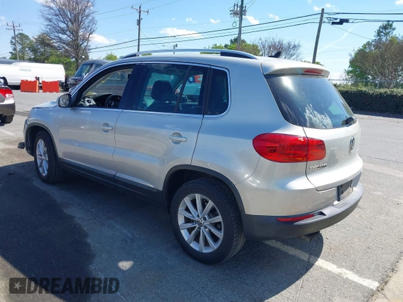 2015 Volkswagen Tiguan SE with VIN WVGAV7AX0FW544218, listed as a IAAI auction lot 41897418 with 97,235 mi miles and . Bid and sale history available at DreamBid. Image 3.