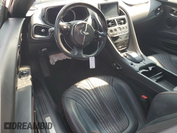 2017 Aston Martin DB11 z VIN SCFRMFAV1HGL02166, wystawiony jako Copart lot #68754174 z przebiegiem Nie podano mil oraz Szkody całkowita. Historia ofert i sprzedaży dostępna na DreamBid. Obrazek 8.