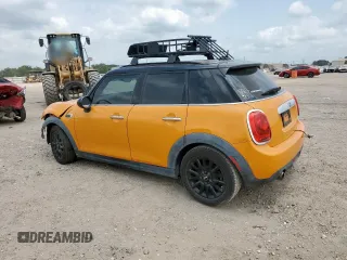 2015 MINI Hardtop 4 Door z VIN WMWXS5C59FT831465, wystawiony jako Copart lot #57534805 z przebiegiem Nie podano mil oraz Czysty tytuł • Clean title. Historia ofert i sprzedaży dostępna na DreamBid. Obrazek 2.