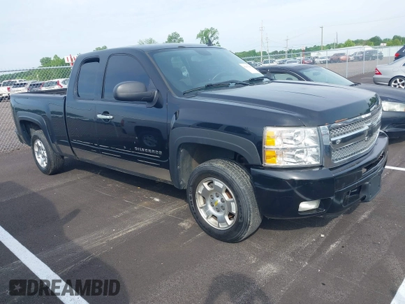 2010 Chevrolet Silverado 1500 LT with VIN 1GCSKSE38AZ162652, listed as a IAAI auction lot 42117886 with 228,980 mi miles and . Bid and sale history available at DreamBid. Image 1.