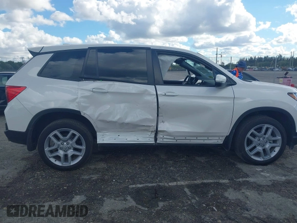 2025 Honda Passport EX-L z VIN 5FNYF8H52SB001266, wystawiony jako IAAI lot #41655256 z przebiegiem 5 622 mil mil oraz . Historia ofert i sprzedaży dostępna na DreamBid. Obrazek 17.