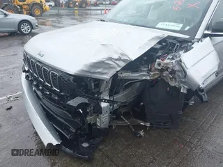 2024 Jeep Grand Cherokee с VIN 1C4RJYB69RC117334, выставлен на аукционе IAAI как лот 42443860 с пробегом 31 535 миль миль и . История ставок и продаж доступна на DreamBid. Изображение 6.
