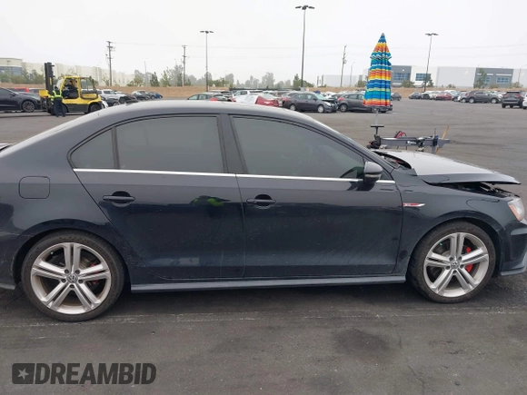 2017 Volkswagen Jetta GLI с VIN 3VW5T7AJ5HM333393, выставлен на аукционе IAAI как лот 42148596 с пробегом 185 261 миль миль и . История ставок и продаж доступна на DreamBid. Изображение 13.