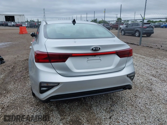 2021 Kia Forte FE z VIN 3KPF24AD6ME286740, wystawiony jako IAAI lot #40040318 z przebiegiem 60 179 mil mil oraz . Historia ofert i sprzedaży dostępna na DreamBid. Obrazek 16.