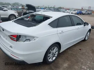 2020 Ford Fusion SE with VIN 3FA6P0LU2LR266943, listed as a IAAI auction lot 42160987 with 61,435 mi miles and . Bid and sale history available at DreamBid. Image 4.