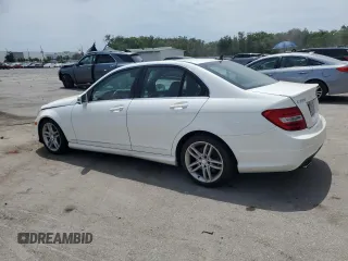 2013 Mercedes-Benz C 300 Sport z VIN WDDGF8ABXDR285941, wystawiony jako Copart lot #58211605 z przebiegiem 130 963 mil mil oraz Szkoda całkowita • Salvage title. Historia ofert i sprzedaży dostępna na DreamBid. Obrazek 2.