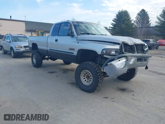 2001 Dodge 2500 with VIN 1B7KF23641J597636, listed as a IAAI auction lot 41843898 with 257,007 mi miles. Bid and sale history available at carsss.com. Image 1.