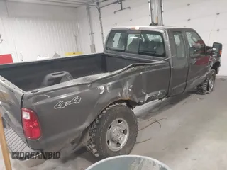 2008 Ford Super Duty F-250 SRW XL with VIN 1FTSX21R08EA75602, listed as a IAAI auction lot 41209751 with 138,517 mi miles. Bid and sale history available at carsss.com. Image 4.
