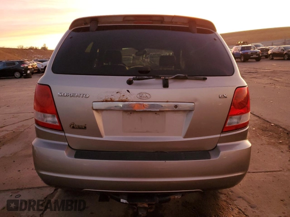 2004 Kia Sorento LX with VIN KNDJC733445261280, listed as a Copart auction lot 81829564 with 251,353 mi miles and Salvage Title. Bid and sale history available at carsss.com. Image 6.