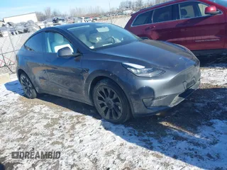 2021 Tesla Model Y Long Range with VIN 5YJYGDEE0MF228744, listed as a IAAI auction lot 41410731 with 32,371 mi miles. Bid and sale history available at carsss.com. Image 1.
