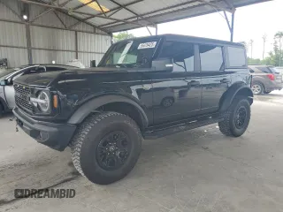 2022 Ford Bronco z VIN 1FMEE5DP5NLB41837, wystawiony jako Copart lot #55476425 z przebiegiem 24 012 mil mil oraz Szkoda całkowita • Salvage title. Historia ofert i sprzedaży dostępna na DreamBid. Obrazek 1.