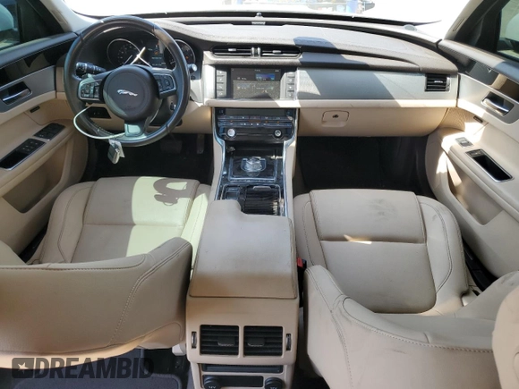 2016 Jaguar XF 35t Premium with VIN SAJBD4BV9GCY21427, listed as a Copart auction lot 72093934 with 84,710 mi miles and Salvage Title. Bid and sale history available at carsss.com. Image 8.