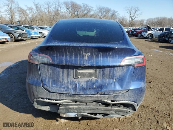 2022 Tesla Model Y Long Range with VIN 7SAYGDEE7NA019888, listed as a Copart auction lot 43017605 with 0 mi miles and Salvage Title. Bid and sale history available at carsss.com. Image 6.