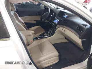 2017 Acura ILX Premium z VIN 19UDE2F78HA004856, wystawiony jako IAAI lot #42330302 z przebiegiem 39 927 mil mil oraz . Historia ofert i sprzedaży dostępna na DreamBid. Obrazek 5.