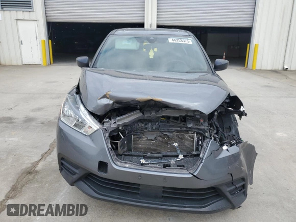 2020 Nissan Kicks S with VIN 3N1CP5BV3LL544243, listed as a Copart auction lot 44253975 with 104,083 mi miles and Salvage Title. Bid and sale history available at carsss.com. Image 5.