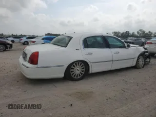 2003 Lincoln Town Car Executive z VIN 1LNHM81W73Y652530, wystawiony jako Copart lot #51606225 z przebiegiem 122 019 mil mil oraz Szkoda całkowita • Salvage title. Historia ofert i sprzedaży dostępna na DreamBid. Obrazek 3.