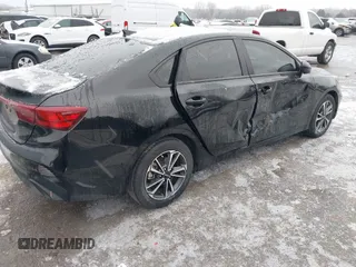 2023 Kia Forte LXS z VIN 3KPF24AD9PE511818, wystawiony jako IAAI lot #41554269 z przebiegiem 16 465 mil mil oraz . Historia ofert i sprzedaży dostępna na DreamBid. Obrazek 4.