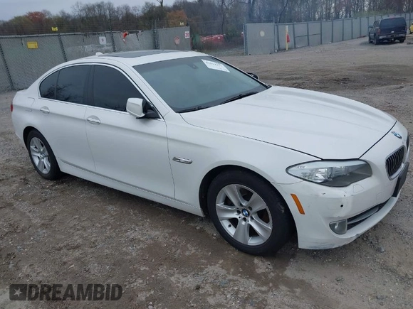 2013 BMW 5 Series 528i xDrive with VIN WBAXH5C5XDD106981, listed as a IAAI auction lot 42012477 with 140,259 mi miles. Bid and sale history available at carsss.com. Image 1.