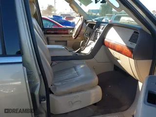 2004 Lincoln Navigator Luxury with VIN 5LMFU27R14LJ42966, listed as a IAAI auction lot 41614278 with 203,785 mi miles. Bid and sale history available at carsss.com. Image 5.
