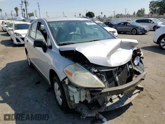 2009 Nissan Versa 1.6 z VIN 3N1CC11E09L445460, wystawiony jako Copart lot #74360764 z przebiegiem 202 122 mil mil oraz Szkoda całkowita • Salvage title. Historia ofert i sprzedaży dostępna na DreamBid. Obrazek 11.