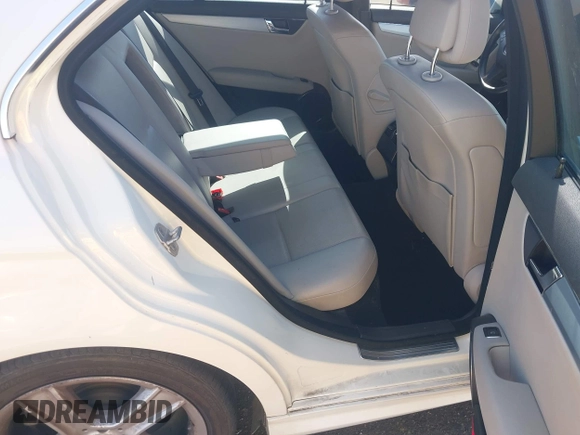 2011 Mercedes-Benz C 300 Sport с VIN WDDGF5EB2BA523947, выставлен на аукционе IAAI как лот 42012039 с пробегом 230 948 миль миль и . История ставок и продаж доступна на DreamBid. Изображение 8.