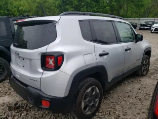 2018 Jeep Renegade Sport with VIN ZACCJBAB8JPH95901, listed as a Copart auction lot 55772785 with 182,033 mi miles and Clean title. Bid and sale history available at DreamBid. Image 3.