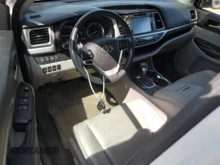 2018 Toyota Highlander Limited with VIN 5TDDZRFH8JS806840, listed as a Copart auction lot 56833545 with 100,833 mi miles and Salvage title. Bid and sale history available at DreamBid. Image 8.
