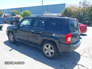 2008 Jeep Patriot Sport with VIN 1J8FF28W58D547405, listed as a IAAI auction lot 42201516 with 130,818 mi miles. Bid and sale history available at carsss.com. Image 3.