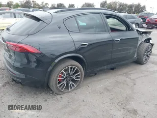 2023 Maserati Grecale Modena z VIN ZN682AVM5P7429357, wystawiony jako IAAI lot #42052948 z przebiegiem 11 019 mil mil oraz . Historia ofert i sprzedaży dostępna na DreamBid. Obrazek 4.