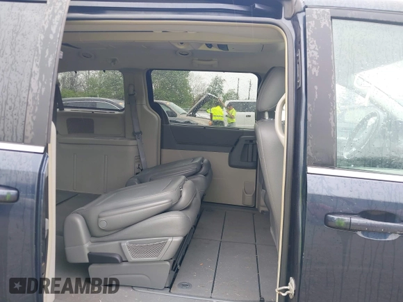 2008 Chrysler Town & Country Touring with VIN 2A8HR54P18R782896, listed as a IAAI auction lot 42090176 with 228,592 mi miles. Bid and sale history available at carsss.com. Image 8.