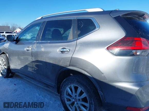 2018 Nissan Rogue SV z VIN KNMAT2MV9JP591094, wystawiony jako IAAI lot #41318760 z przebiegiem 174 551 mil mil oraz . Historia ofert i sprzedaży dostępna na DreamBid. Obrazek 14.