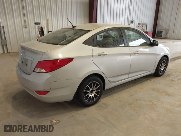 2016 Hyundai Accent SE z VIN KMHCT4AE8GU121220, wystawiony jako IAAI lot #42478517 z przebiegiem 133 491 mil mil oraz . Historia ofert i sprzedaży dostępna na DreamBid. Obrazek 4.